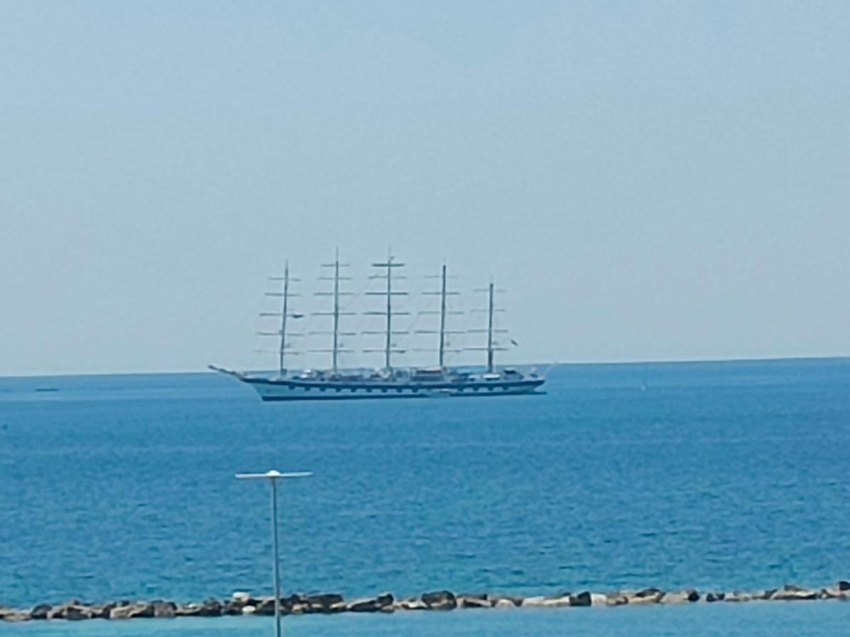 ألغيرو White Beach المظهر الخارجي الصورة